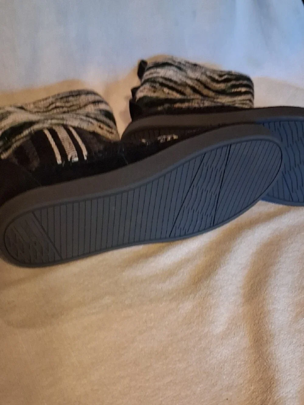 Toms Black & Gray Knit Winter Boots with Patterned Shaft Size 7